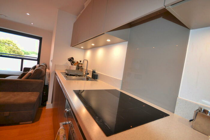 2 Bedroom Flat To Rent In Chingford Mount Road, London, E4