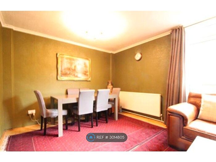 3 Bedroom Maisonette To Rent In Attenborough Close, Birmingham, B19