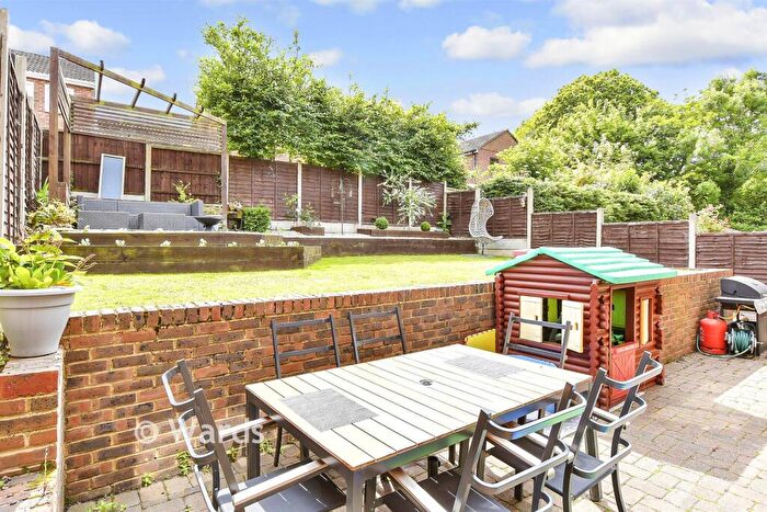 3 Bedroom Detached House For Sale In Bracken Hill, Walderslade, Kent, ME5