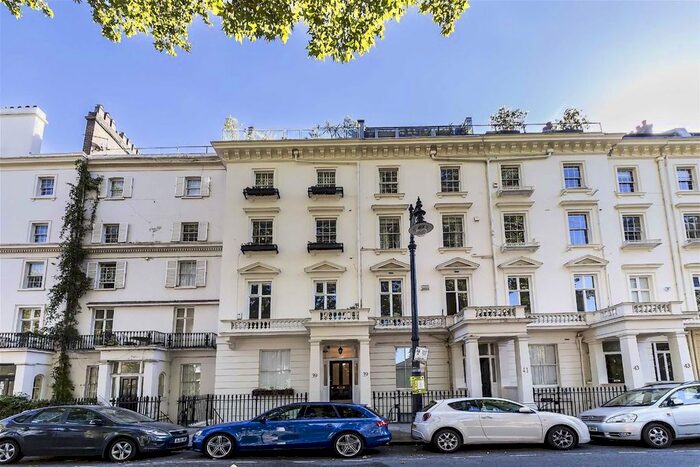2 Bedroom Flat To Rent In St. Georges Square, London, SW1V