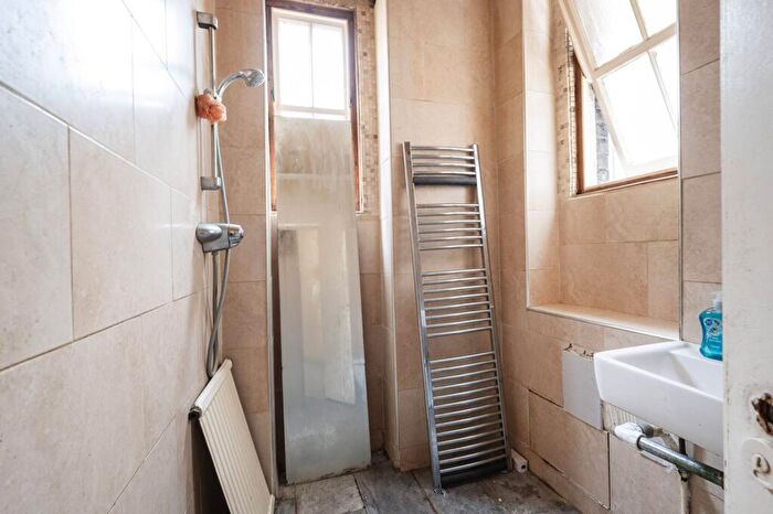1 Bedroom Flat For Sale In Clerkenwell Road, Clerkenwell, London, EC1R