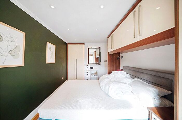 1 Bedroom Flat For Sale In Linden Walk, London, N19
