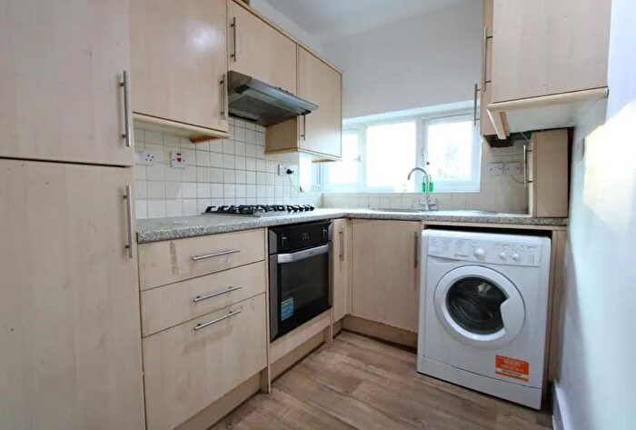 2 Bedroom Flat To Rent In Deer Park Gardens, Mitcham, CR4