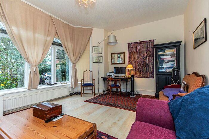 1 Bedroom Flat For Sale In Grassington Road, Eastbourne, BN20