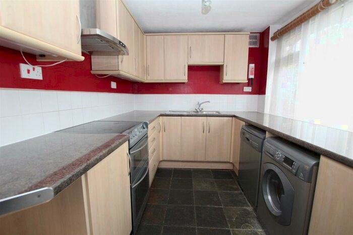 4 Bedroom House To Rent In Oak Hill, London, N21