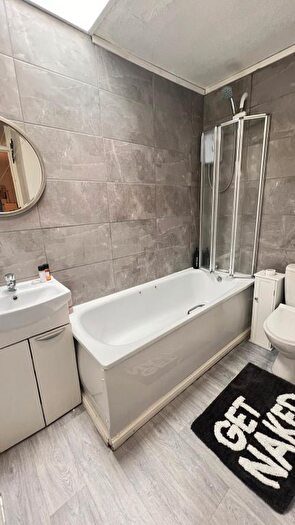 2 Bedroom Flat To Rent In Downs Road, Luton, LU1