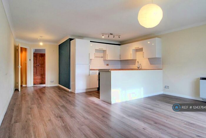 1 Bedroom Flat To Rent In Whitehorse Walk, Didcot, OX11