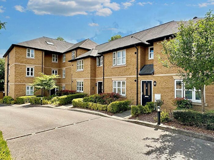 2 Bedroom Apartment To Rent In Quiet Development In The Town Centre, HP1