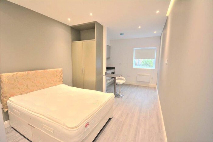 Studio To Rent In Colindale Avenue, London, NW9