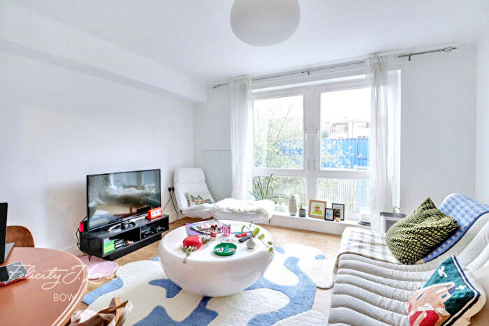 2 Bedroom Apartment To Rent In Watts Grove, London, E3