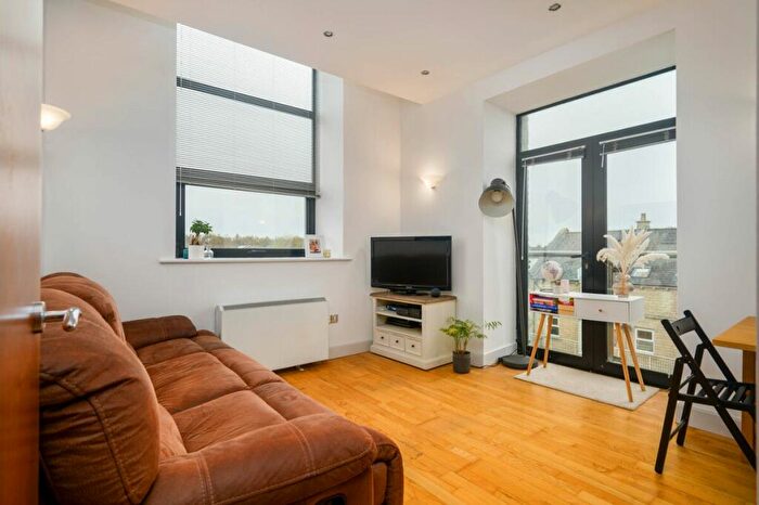 1 Bedroom Apartment For Sale In Cavendish Court, Drighlington, BD11