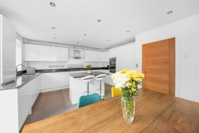 4 Bedroom House To Rent In Anerley Park, Anerley, London, SE20