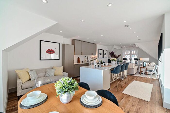 3 Bedroom Apartment To Rent In Tewit Well Road, Harrogate, HG2