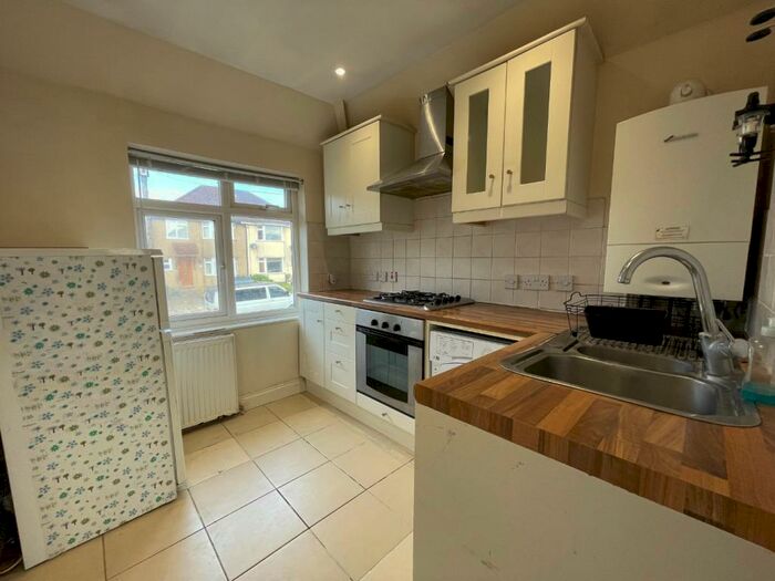 1 Bedroom Maisonette To Rent In Deaconsfield Road, Hemel Hempstead, Hertfordshire, HP3