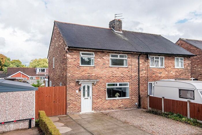 3 Bedroom Semi-Detached House For Sale In Knowsley Avenue, Farington, Leyland, PR25