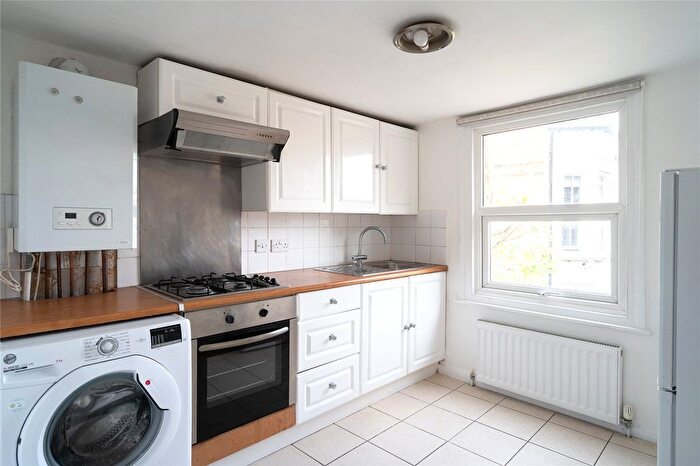 2 Bedroom Flat For Sale In Elm Park, London, SW2