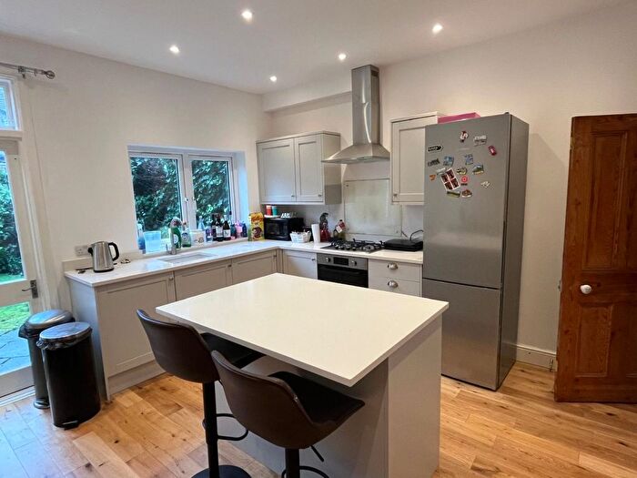 2 Bedroom Property To Rent In Drayton Avenue, London, W13