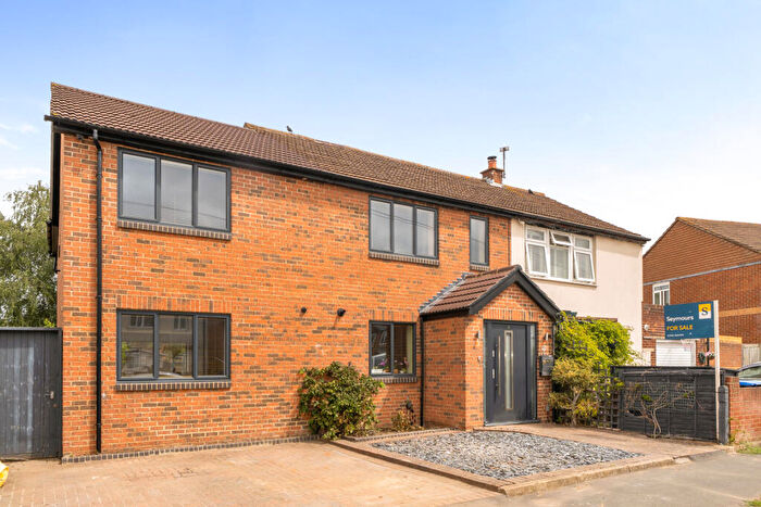 4 Bedroom Semi-Detached House For Sale In Hart Road, Byfleet, Surrey, KT14
