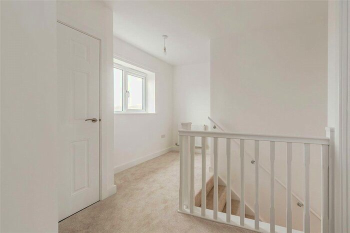 2 Bedroom Flat For Sale In Langridge Way, Copthorne, Crawley, RH10