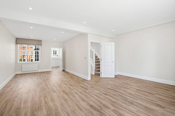 2 Bedroom Flat To Rent In Kings Road, Sloane Square, SW3