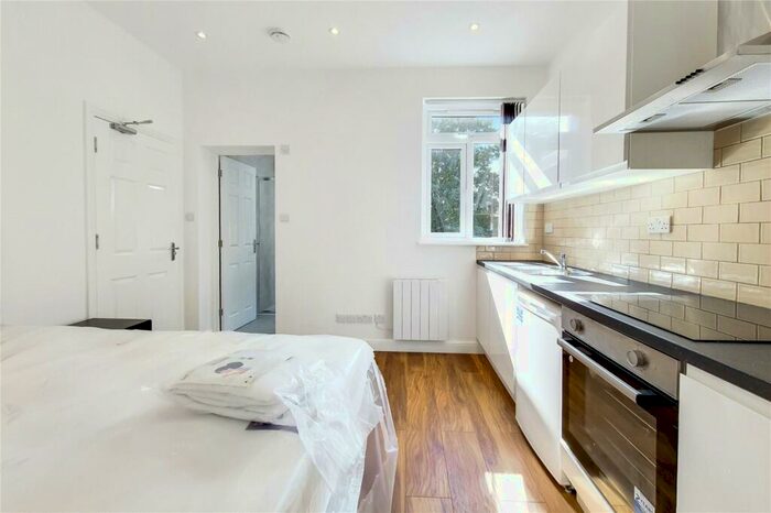 Flat To Rent In Larch Road, Cricklewood, NW2