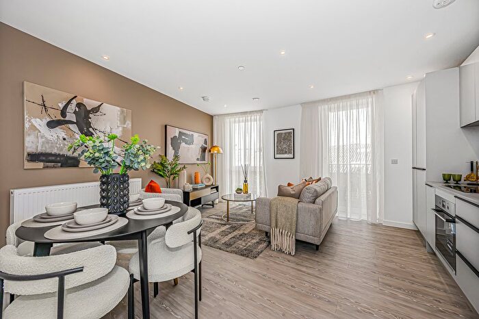 1 Bedroom Flat For Sale In London Road, Brentford, TW8