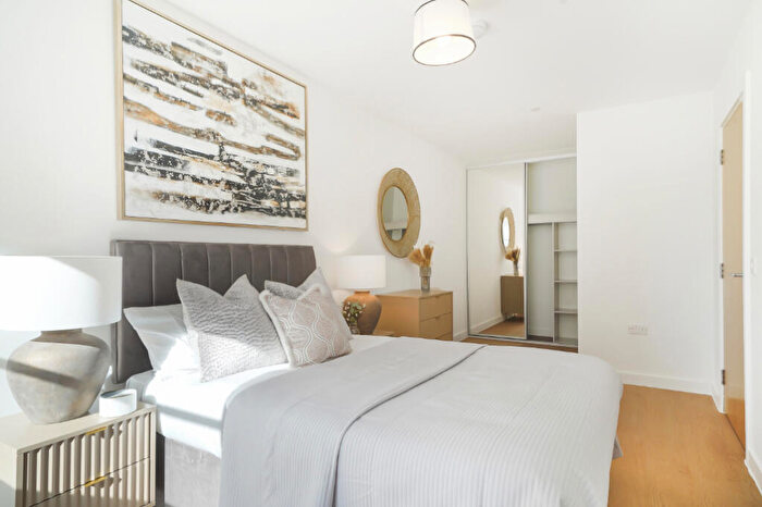 2 Bedroom Apartment To Rent In Guild Point, B5