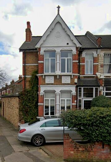 Studio To Rent In Palmerston Crescent, London, N13
