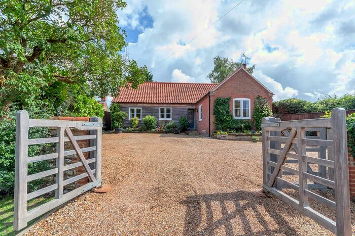 3 Bedroom Detached Bungalow For Sale In The Street, Tatterford, NR21