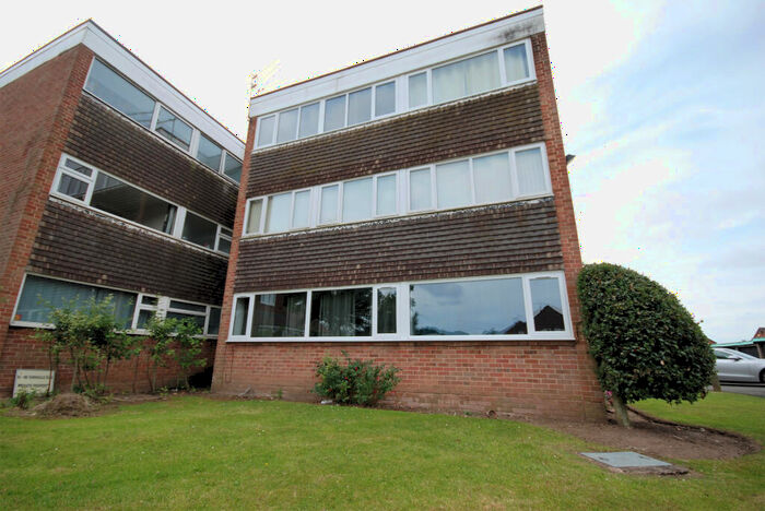 2 Bedroom Apartment To Rent In Yarningale Road, Coventry, West Midlands, CV3