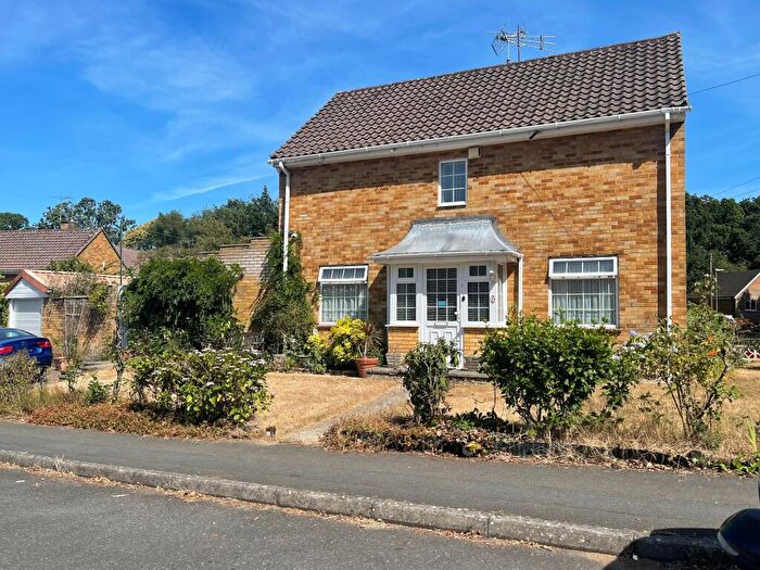 3 Bedroom End Of Terrace House For Sale In Rosebery Avenue, Hythe, SO45