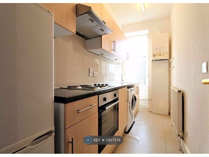 1 Bedroom Flat To Rent In Paisley Road, Renfrew, PA4