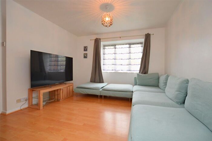 1 Bedroom Flat To Rent In Peartree Avenue, London, SW17