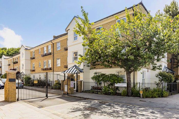 2 Bedroom Flat To Rent In Deerhurst Crescent, Hampton Hill, Hampton, TW12