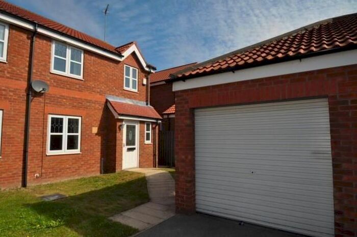 3 Bedroom Semi-Detached House To Rent In Easter Wood Close, Bransholme, Hull, HU7