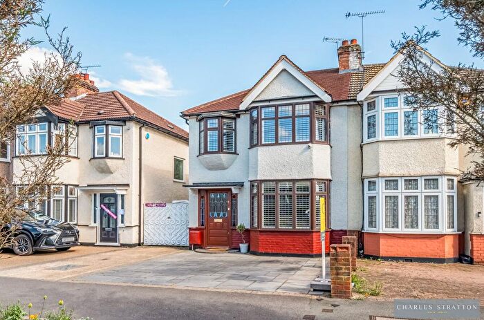 3 Bedroom Detached House For Sale In Carlton Road, Gidea Park, RM2