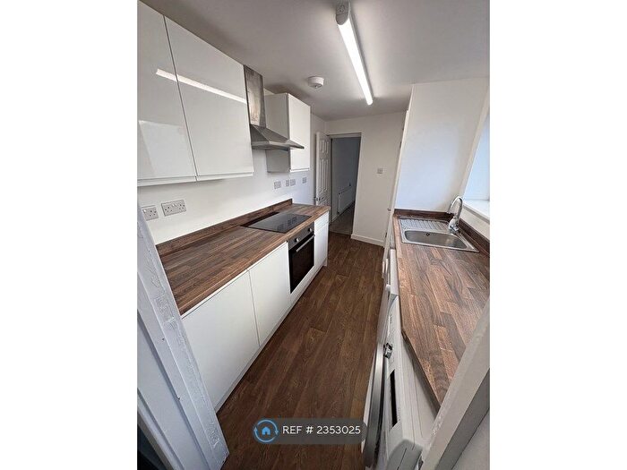 4 Bedroom Terraced House To Rent In Whitehall Road, Bristol, BS5