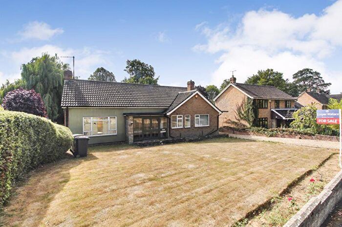 3 Bedroom Detached Bungalow For Sale In The Bury, Pavenham, MK43
