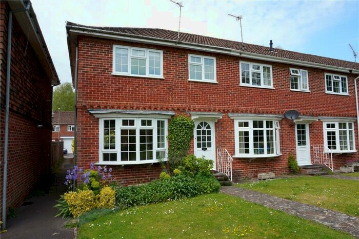 3 Bedroom Terraced House To Rent In Rivermead Close, Romsey, SO51