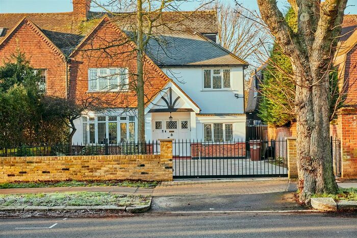 6 Bedroom Semi-Detached House To Rent In Hartington Road, Chiswick, W4