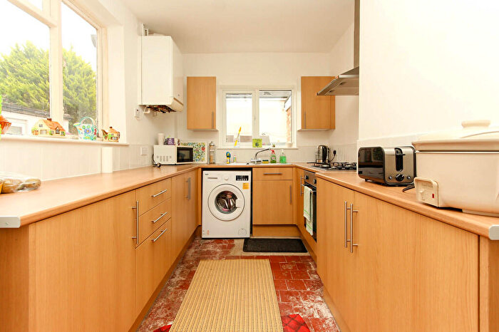 3 Bedroom Terraced House For Sale In Hatton Park Road, Wellingborough, NN8