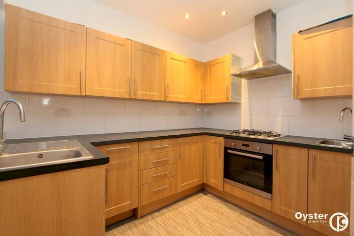 3 Bedroom Flat To Rent In Green Lane, Edgware, HA8
