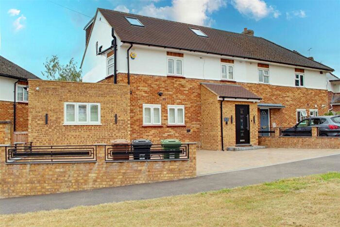 5 Bedroom Semi-Detached House For Sale In Rushfield, Potters Bar, EN6
