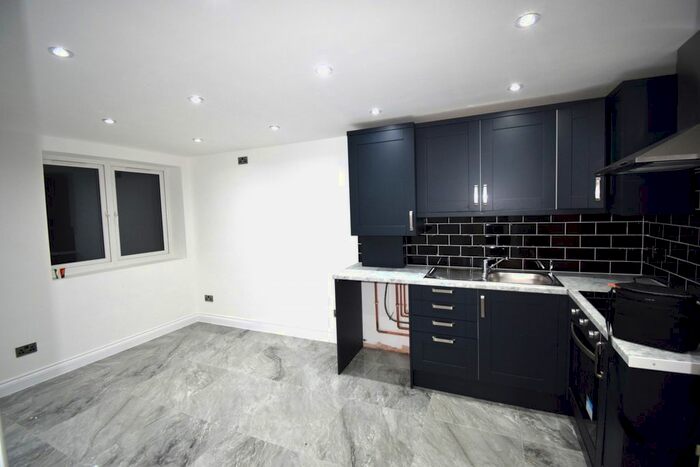 2 Bedroom Flat To Rent In Grafton Road, Dagenham, RM8