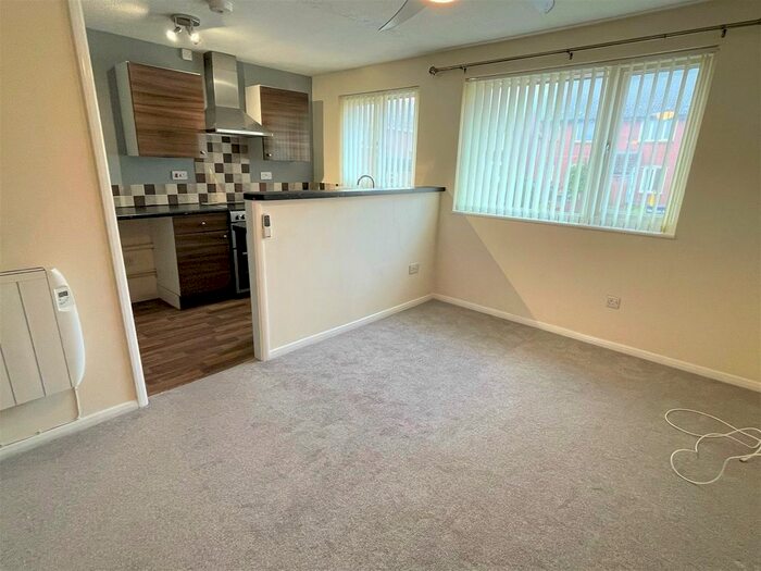 1 Bedroom Flat To Rent In Wardleworth Way, Wellington, TA21