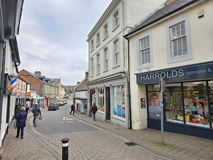 2 Bedroom Flat To Rent In High Street, Shaftesbury, Dorset, SP7