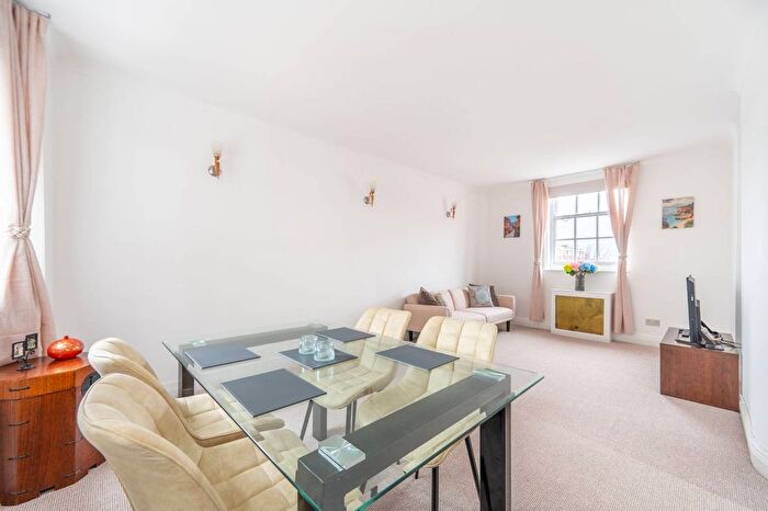 2 Bedroom Flat To Rent In Kensington Park Gardens, Notting Hill, London, W11