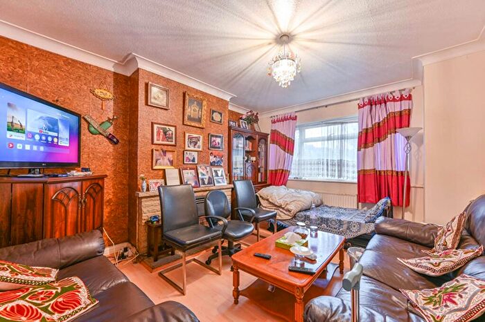 2 Bedroom Maisonette For Sale In Milford Gardens, Wembley, HA0