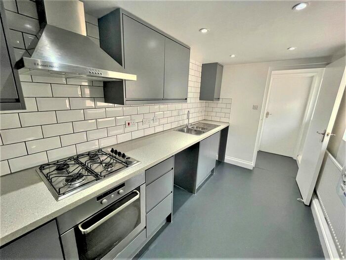 1 Bedroom Flat To Rent In Parrock Street, Gravesend, Kent, DA12