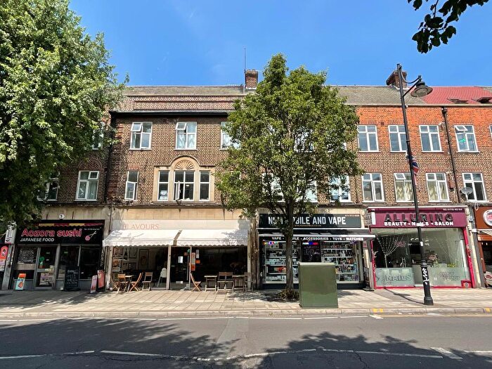 1 Bedroom Flat For Sale In Elm Parade, Elm Park, Essex, RM12
